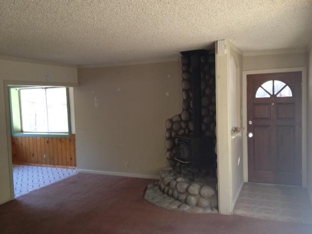 10132 Creek Road Oak View, CA 93022 - Photo 9 of 11 an empty room with a window
