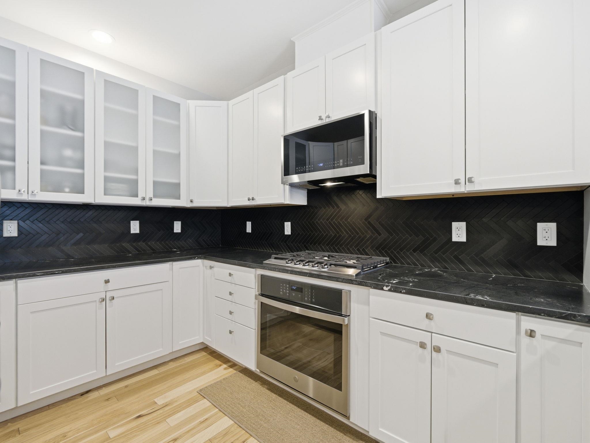 4 Wilshire Lane, Unit 4 Pelham, NH 03076 - Photo 6 of 39