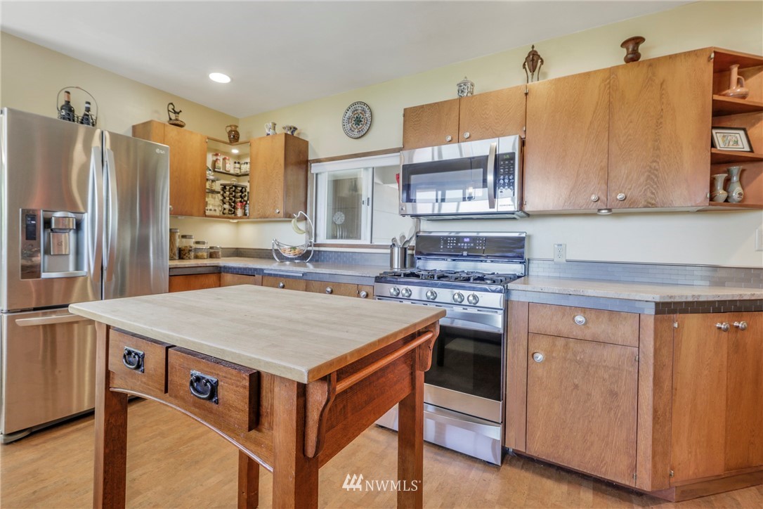 7047 Cooper Point Road Northwest Olympia, WA 98502 - Photo 29 of 40 Gallery Image 29