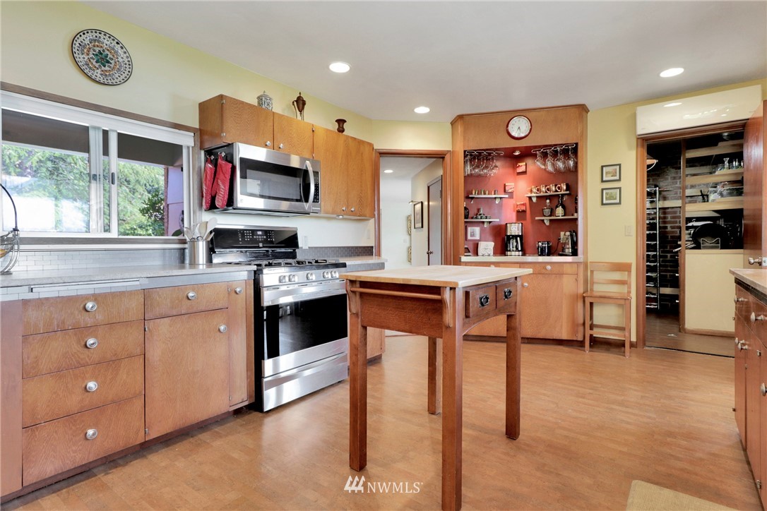 7047 Cooper Point Road Northwest Olympia, WA 98502 - Photo 32 of 40 Gallery Image 32