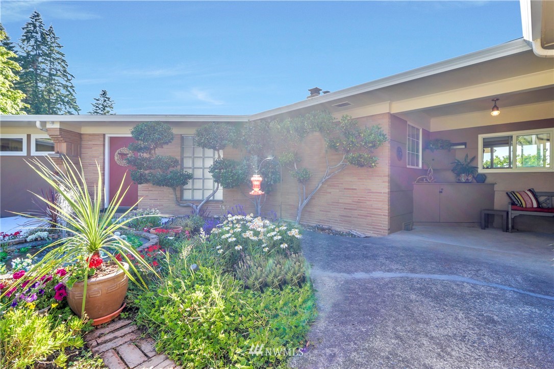 7047 Cooper Point Road Northwest Olympia, WA 98502 - Photo 5 of 40 Gallery Image 5