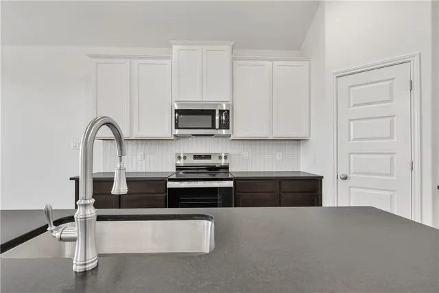 $365,400 | 1941 Pinemont View Drive, Bryan, TX 77807