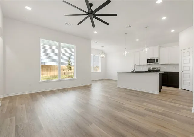 $365,400 | 1941 Pinemont View Drive, Bryan, TX 77807