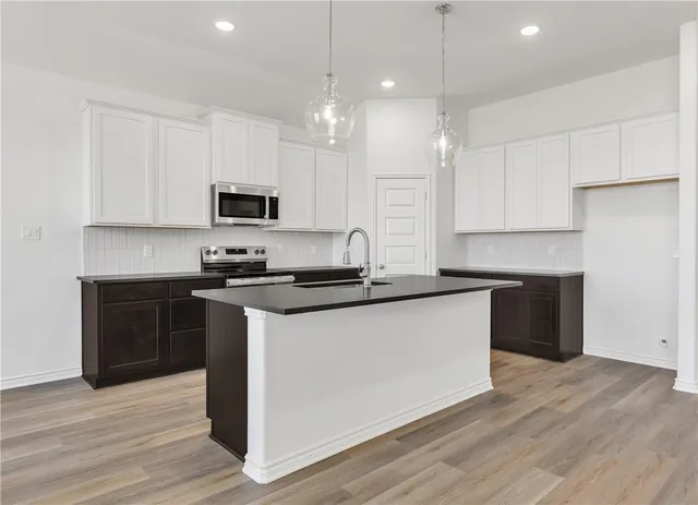 $365,400 | 1941 Pinemont View Drive, Bryan, TX 77807