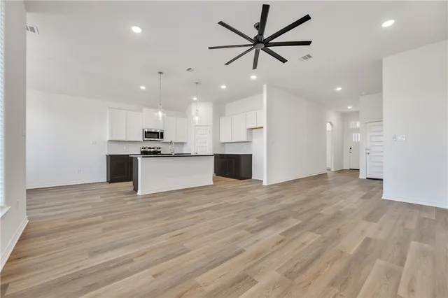 $365,400 | 1941 Pinemont View Drive, Bryan, TX 77807