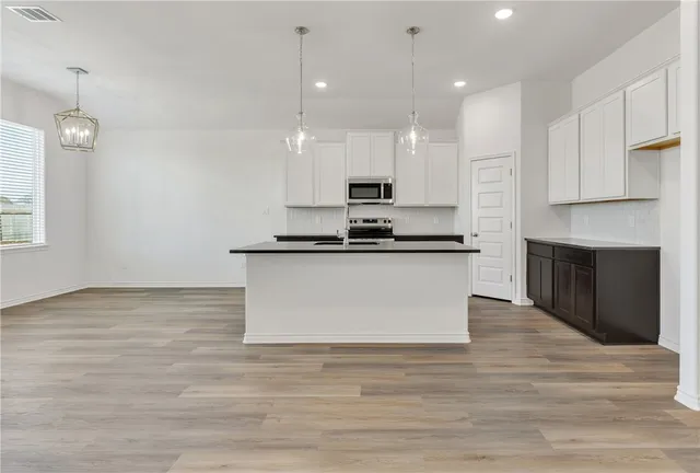 $365,400 | 1941 Pinemont View Drive, Bryan, TX 77807