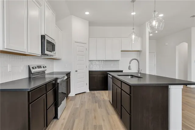 $365,400 | 1941 Pinemont View Drive, Bryan, TX 77807