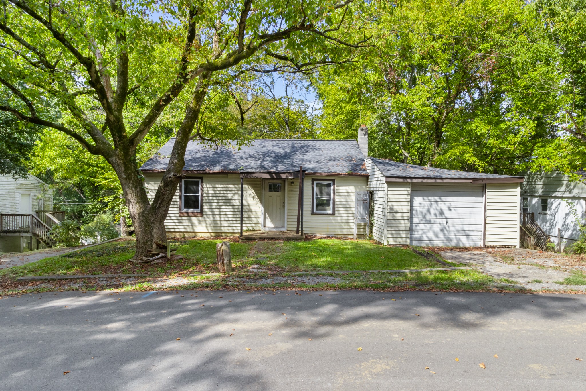 9 Proctor Drive Clarksville, TN 37043 - Photo 2 of 11 a view of a house with a yard and large tree