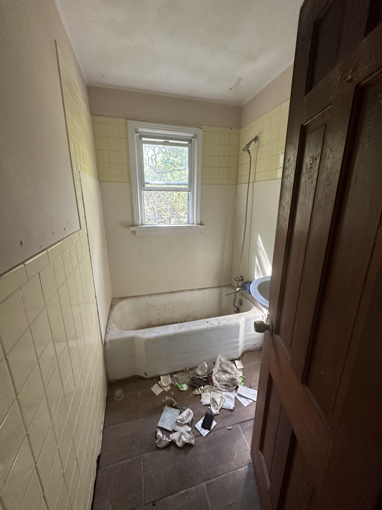9 Proctor Drive Clarksville, TN 37043 - Photo 4 of 11 a bath tub sitting in a bathroom next to a window