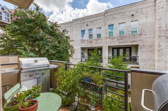 $469,900 | 7333 Valley View Lane, Unit 304, Dallas, TX 75240