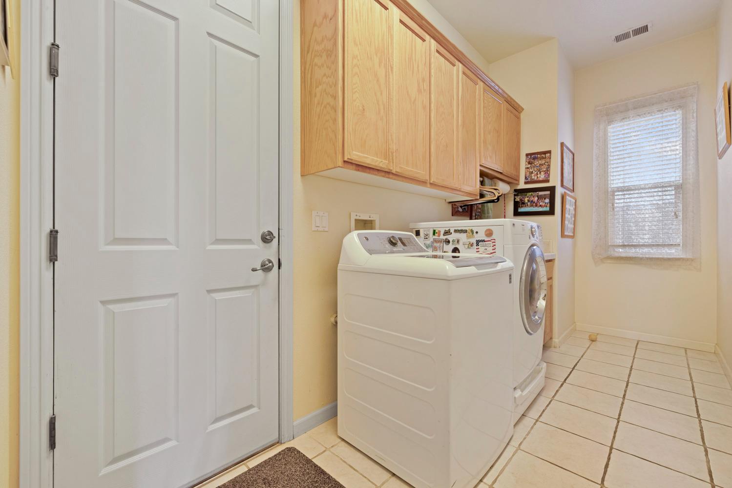 4237 Blake Drive Modesto, CA 95356 - Photo 28 of 49 a utility room with dryer and washer