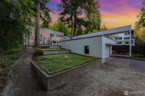 $1,699,000 | 2261 West Lake Sammamish Parkway Southeast, Bellevue, WA 98008
