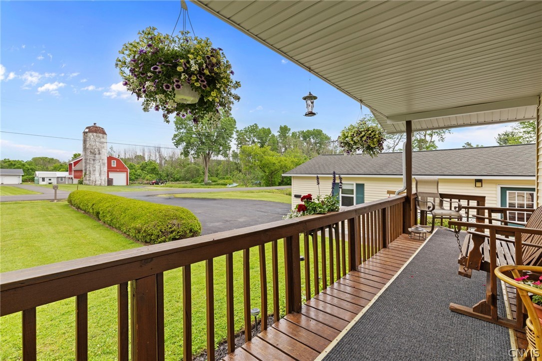 1092 Jewett Road Skaneateles, NY 13152 - Photo 7 of 42 Covered front porch.