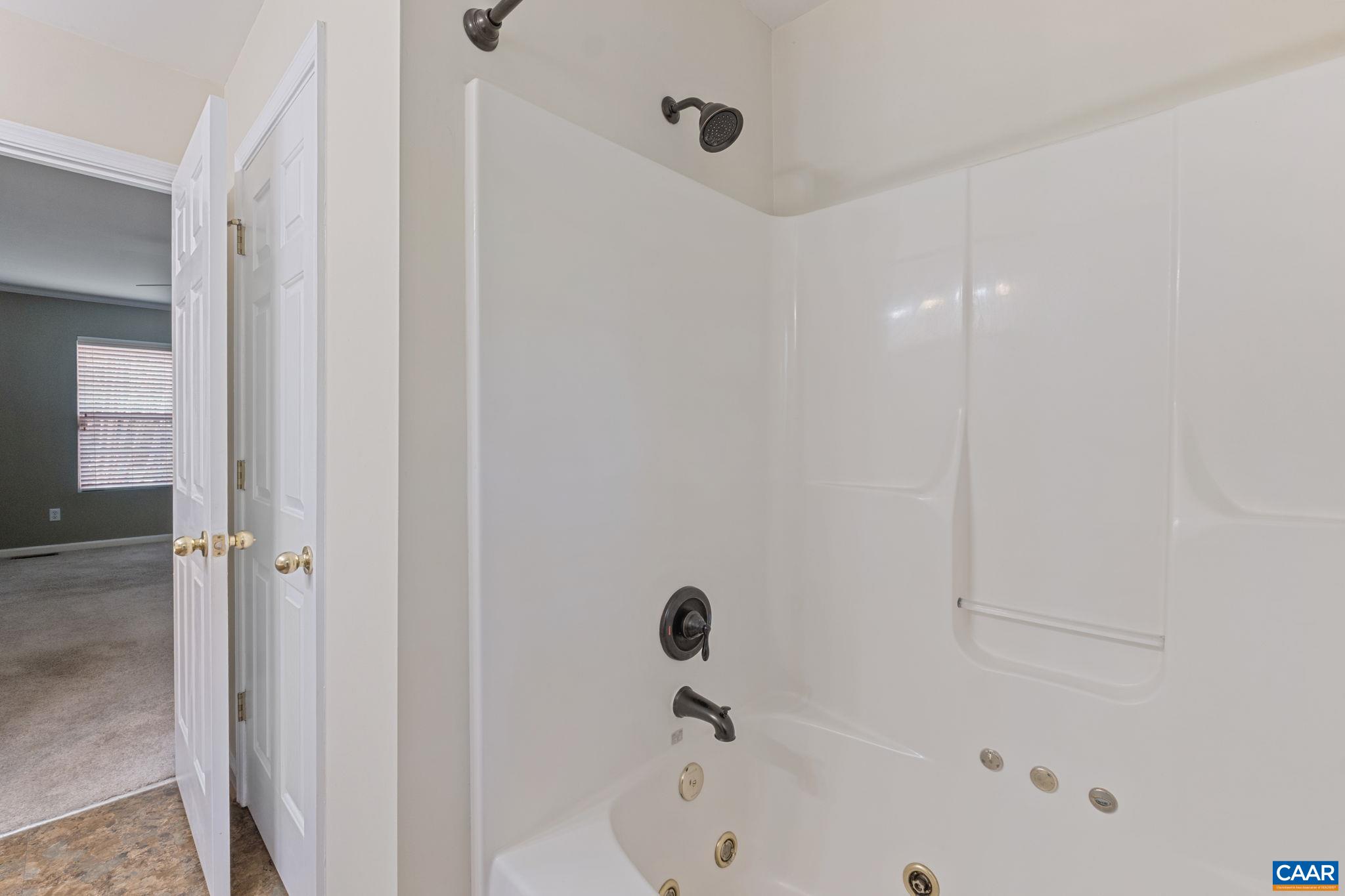 28 Lafayette Drive Palmyra, VA 22963 - Photo 21 of 35 a bathroom with a bathtub