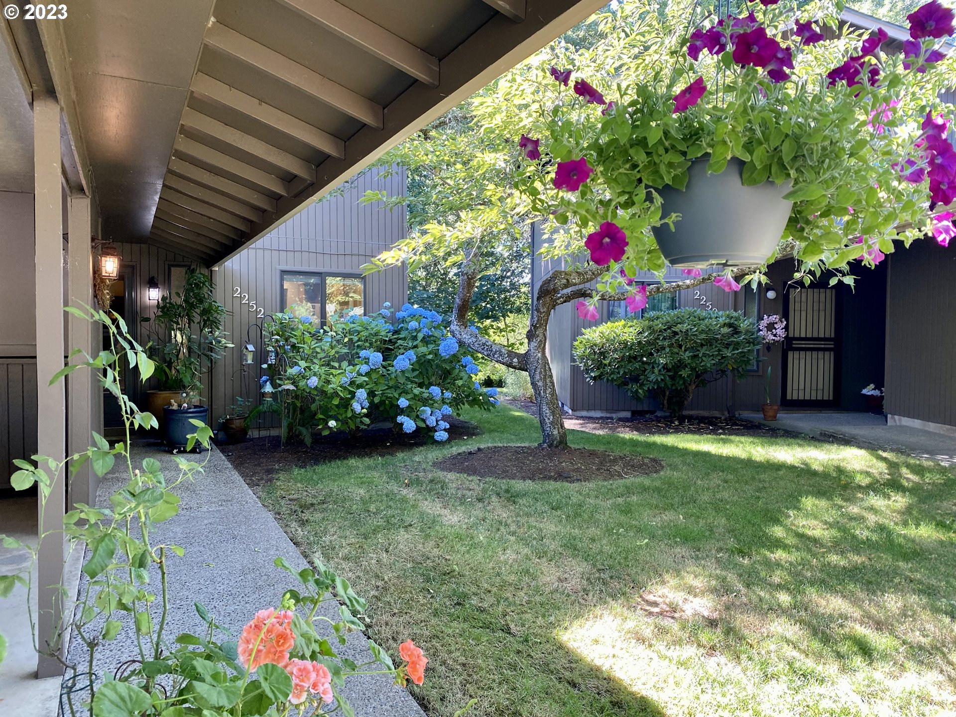 2252 Ridgeway Drive Eugene, OR 97401 - Photo 1 of 45 Gallery Image 1