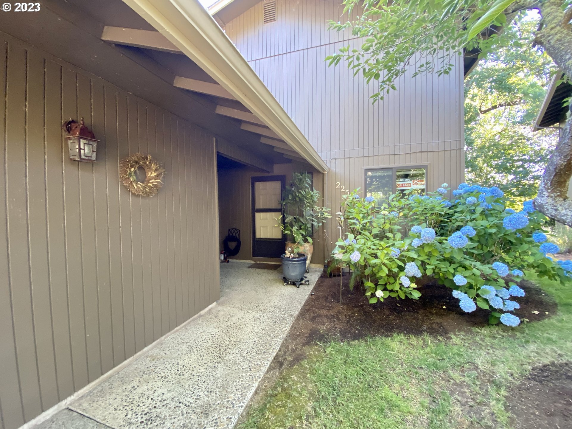 2252 Ridgeway Drive Eugene, OR 97401 - Photo 2 of 45 Gallery Image 2