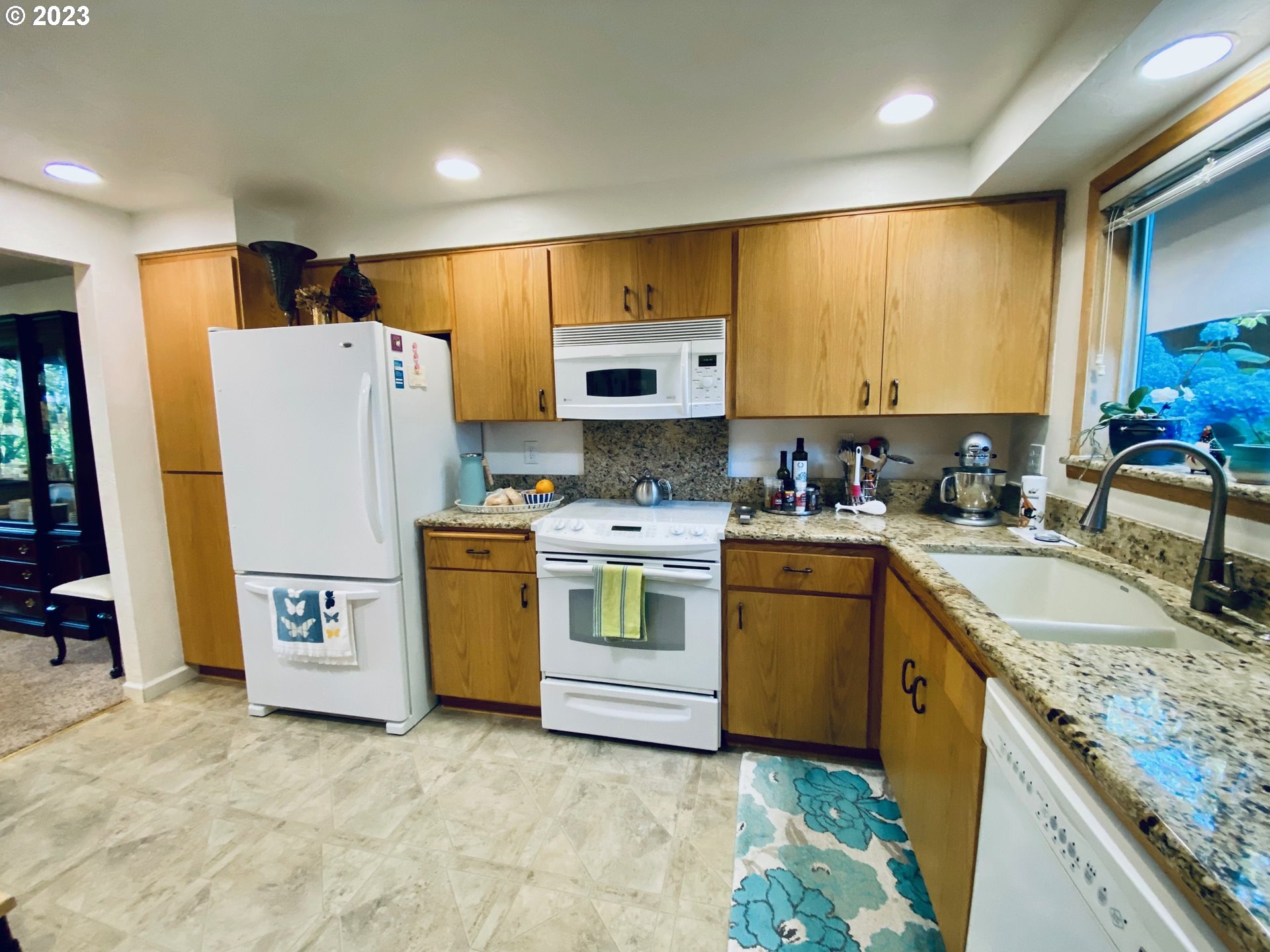 2252 Ridgeway Drive Eugene, OR 97401 - Photo 7 of 45 Gallery Image 7