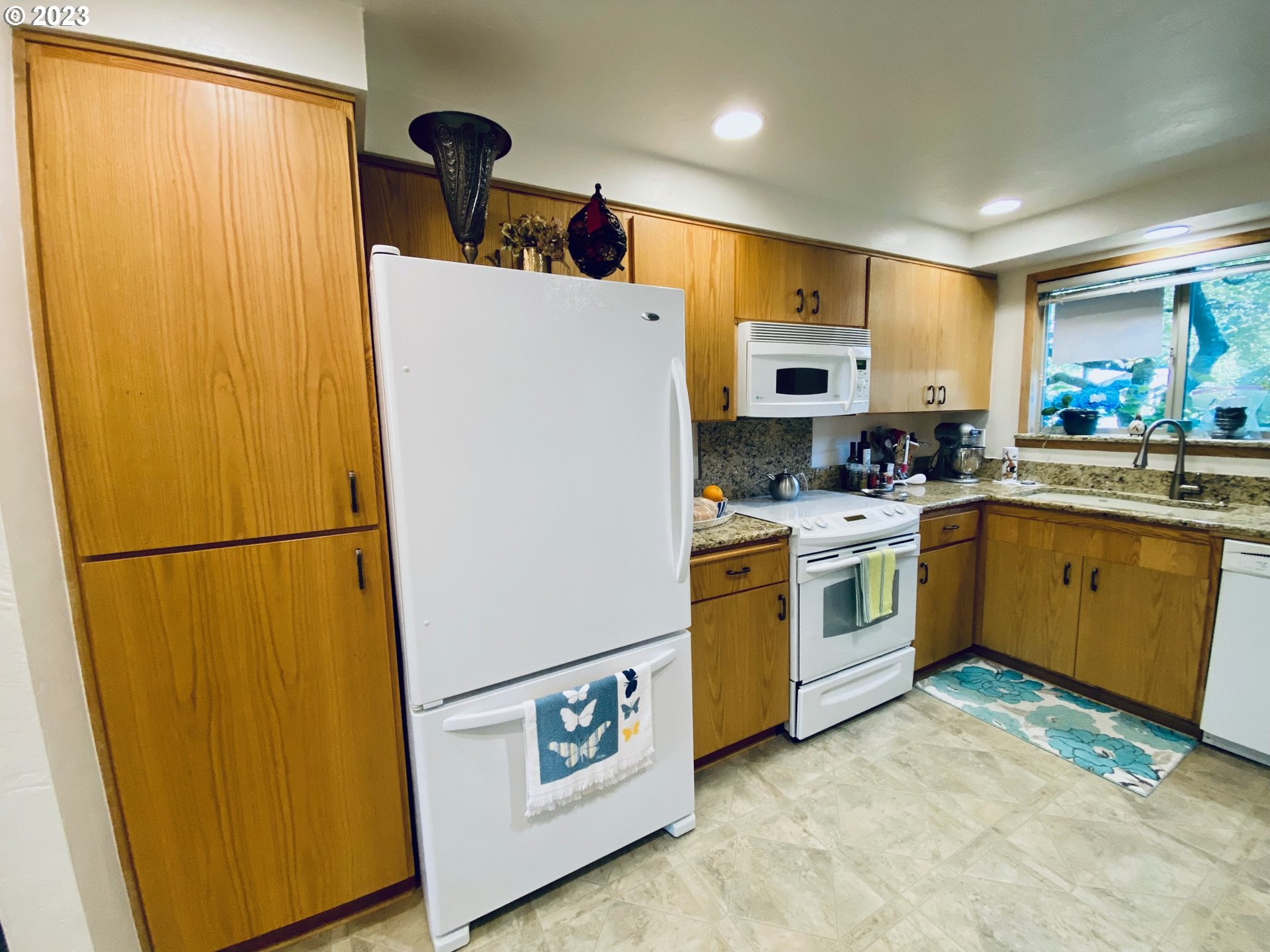 2252 Ridgeway Drive Eugene, OR 97401 - Photo 9 of 45 Gallery Image 9