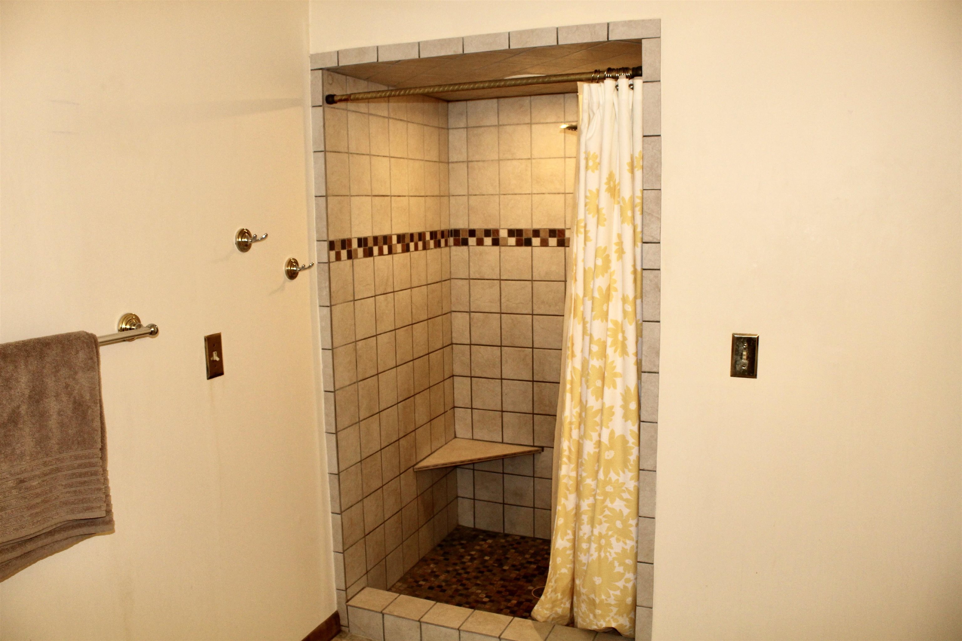 2432 Norton Road Howell, MI 48843 - Photo 46 of 52 50153986-920ba42a-4717-4028-98e6-69ba3baefab9.JPG