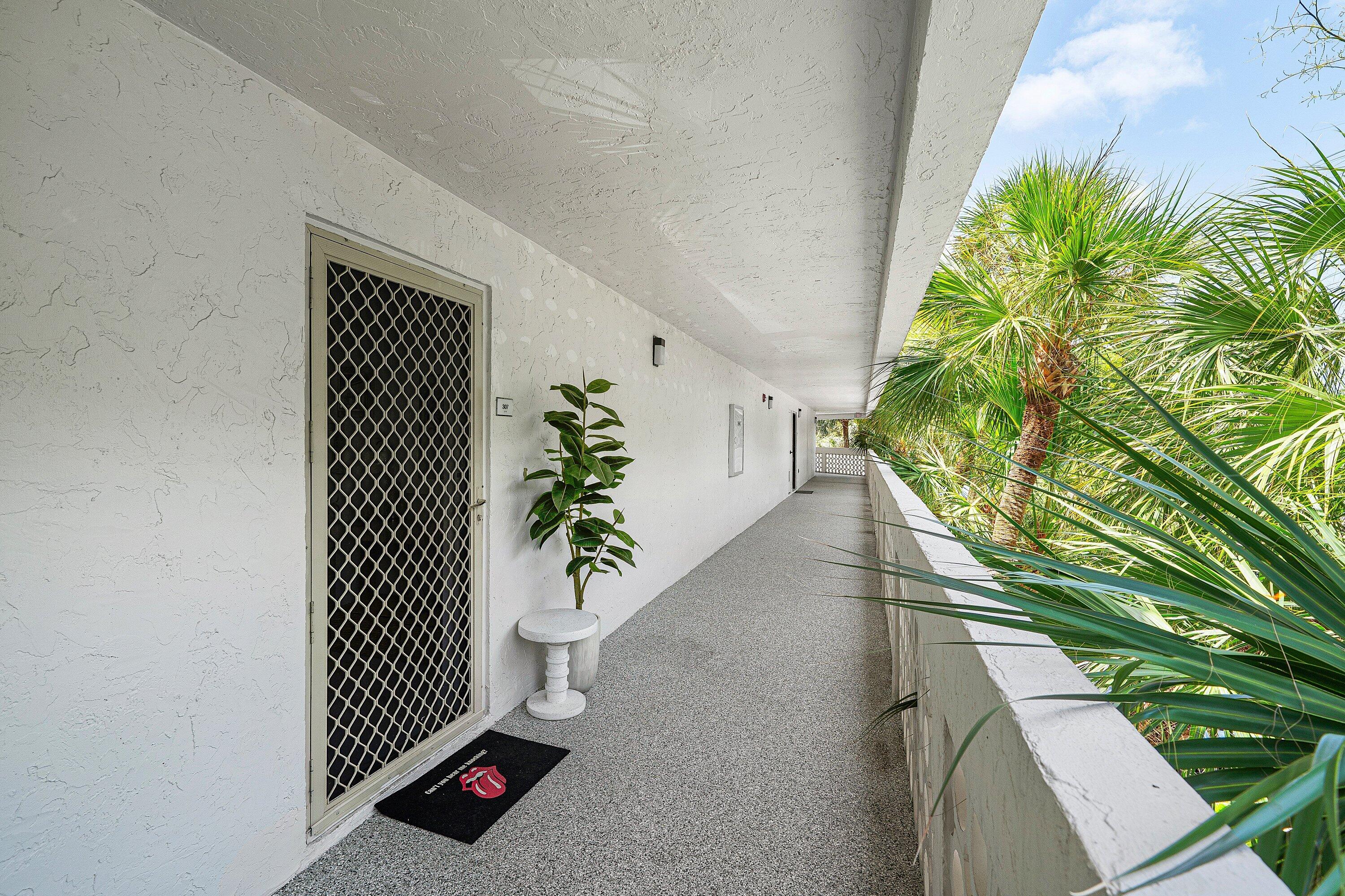 800 Jeffery Street, Unit 307 Boca Raton, FL 33487 - Photo 2 of 36 036-800JefferyStreet-307-BocaRaton-FL-33