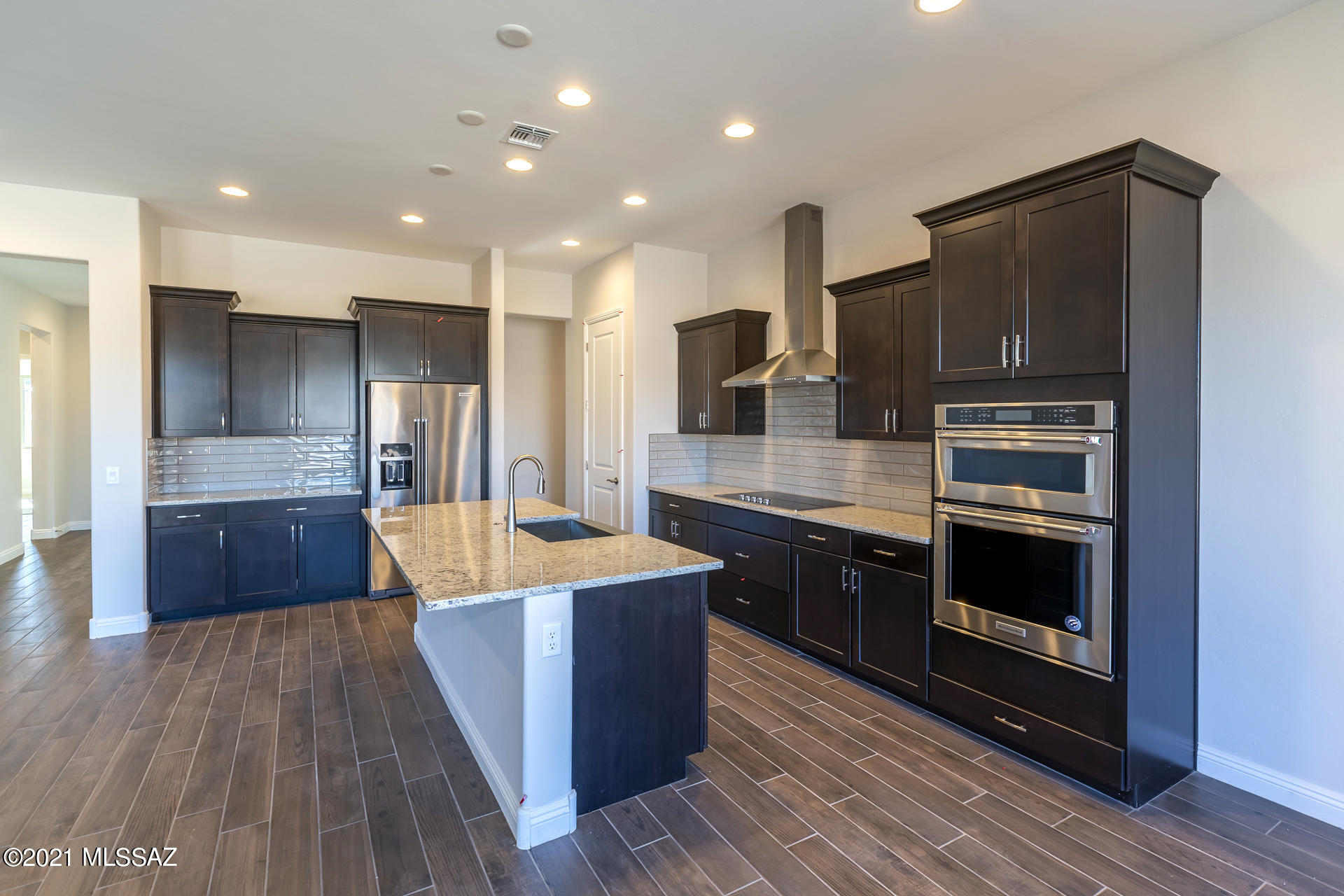677 East Romsdalen Road East Tucson, AZ 85755 - Photo 5 of 44