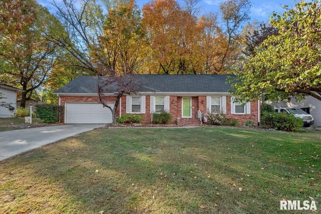 $300,000 | 929 Roanoke Drive, Springfield, IL 62702