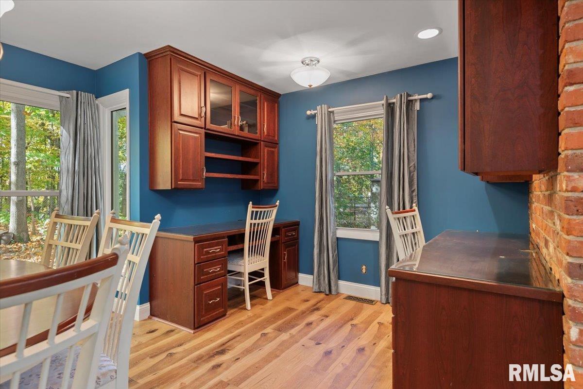 929 Roanoke Drive Springfield, IL 62702 - Photo 20 of 48