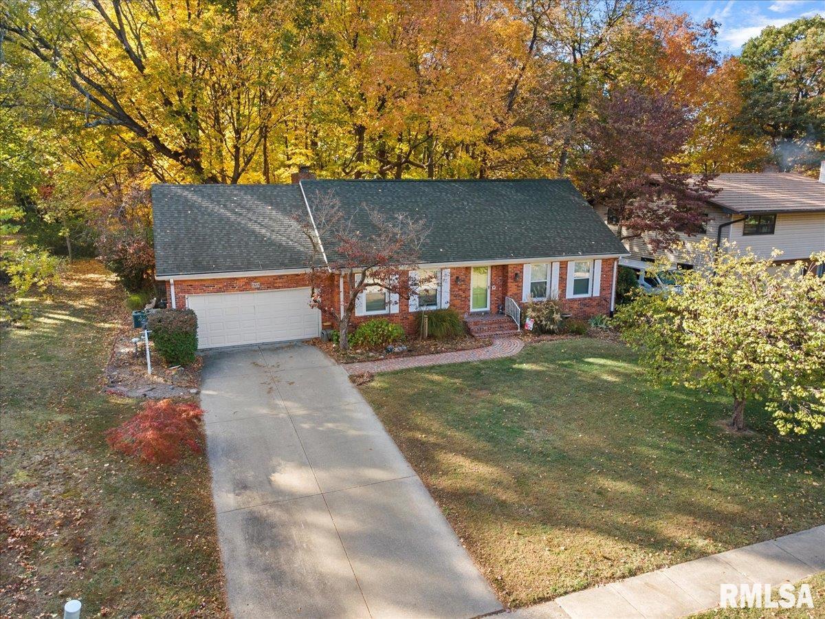 929 Roanoke Drive Springfield, IL 62702 - Photo 2 of 48