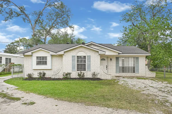 $1,990 | 1014 Robinson Street, Alvin, TX 77511