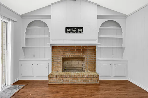 $1,990 | 1014 Robinson Street, Alvin, TX 77511