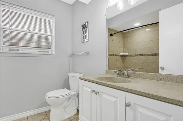 $1,990 | 1014 Robinson Street, Alvin, TX 77511