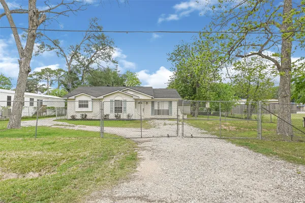 $1,990 | 1014 Robinson Street, Alvin, TX 77511
