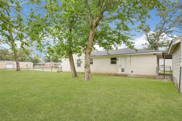 $1,990 | 1014 Robinson Street, Alvin, TX 77511