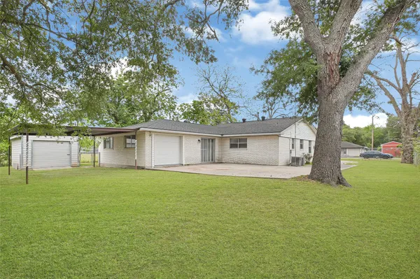 $1,990 | 1014 Robinson Street, Alvin, TX 77511