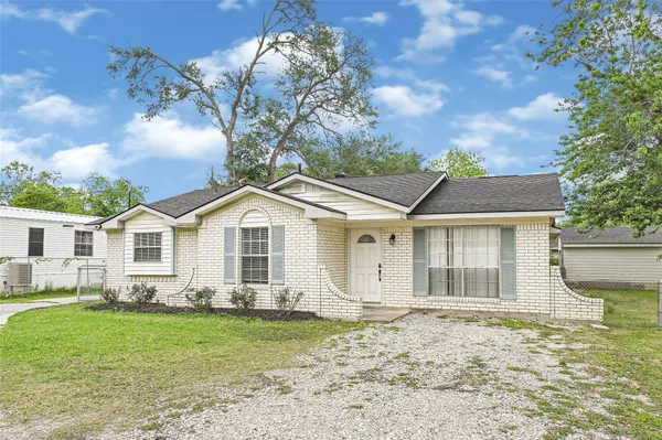 $1,990 | 1014 Robinson Street, Alvin, TX 77511