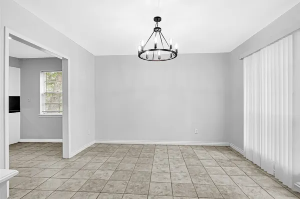 $1,990 | 1014 Robinson Street, Alvin, TX 77511