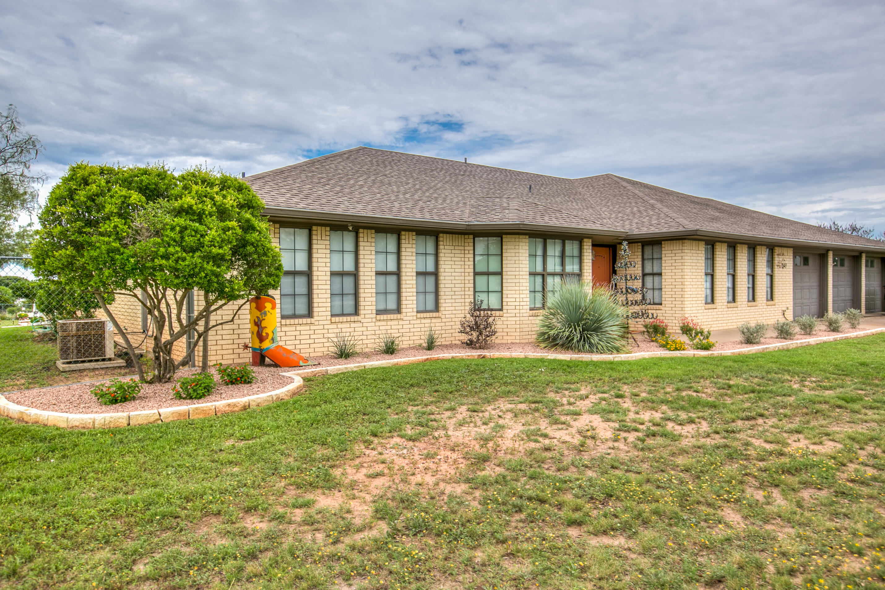 248 Edinburgh Road San Angelo, TX 76901 - Photo 4 of 54 Front Yard