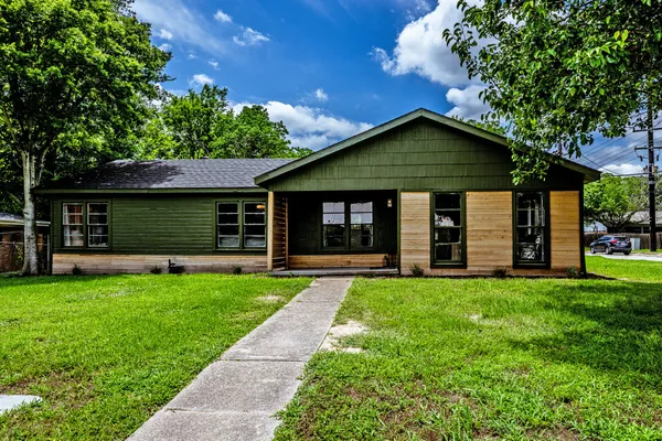 $325,000 | 1604 Ave P, Huntsville, TX 77340