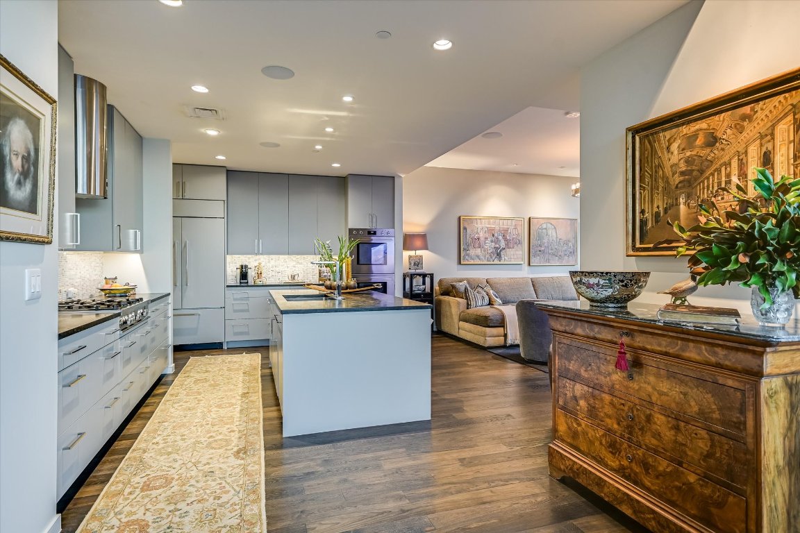 200 Congress Avenue, Unit 35AC Austin, TX 78701 - Photo 4 of 40 Open kitchen with large center island.