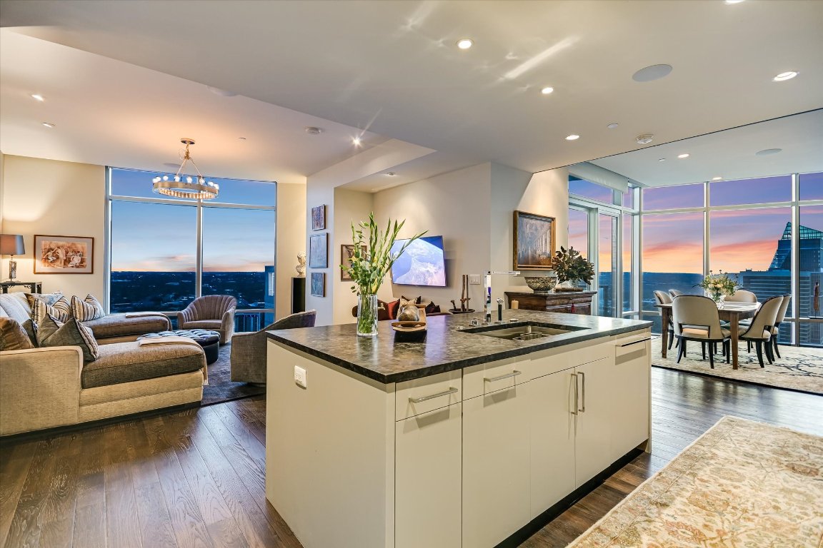 200 Congress Avenue, Unit 35AC Austin, TX 78701 - Photo 5 of 40 Kitchen view looking into the living, dining & den.