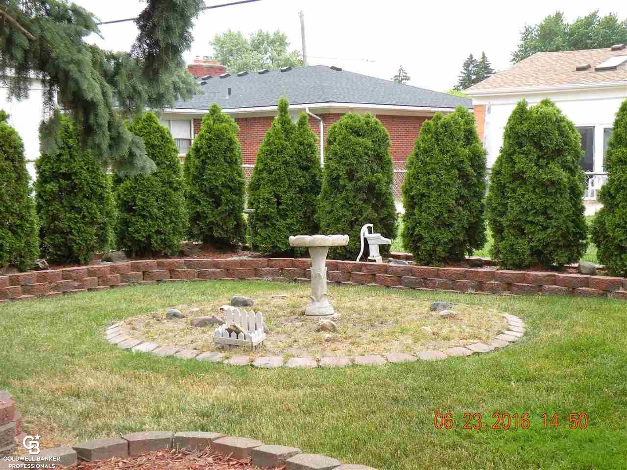 27631 Jean Road Warren, MI 48093 - Photo 21 of 31 31295119-20.JPG