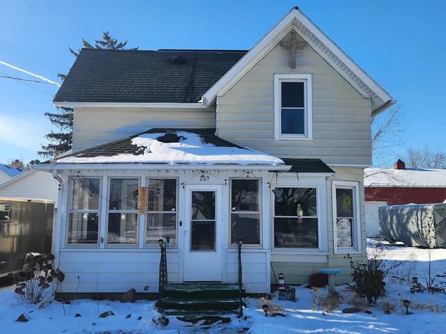 $199,800 | 205 North Maple Street, North Freedom, WI 53951
