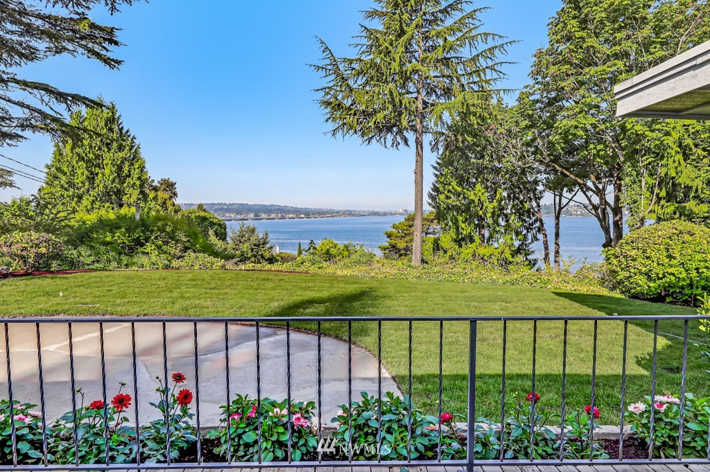 3605 Evergreen Point Road Medina, WA 98039 - Photo 3 of 25 a view of a garden with a flower garden