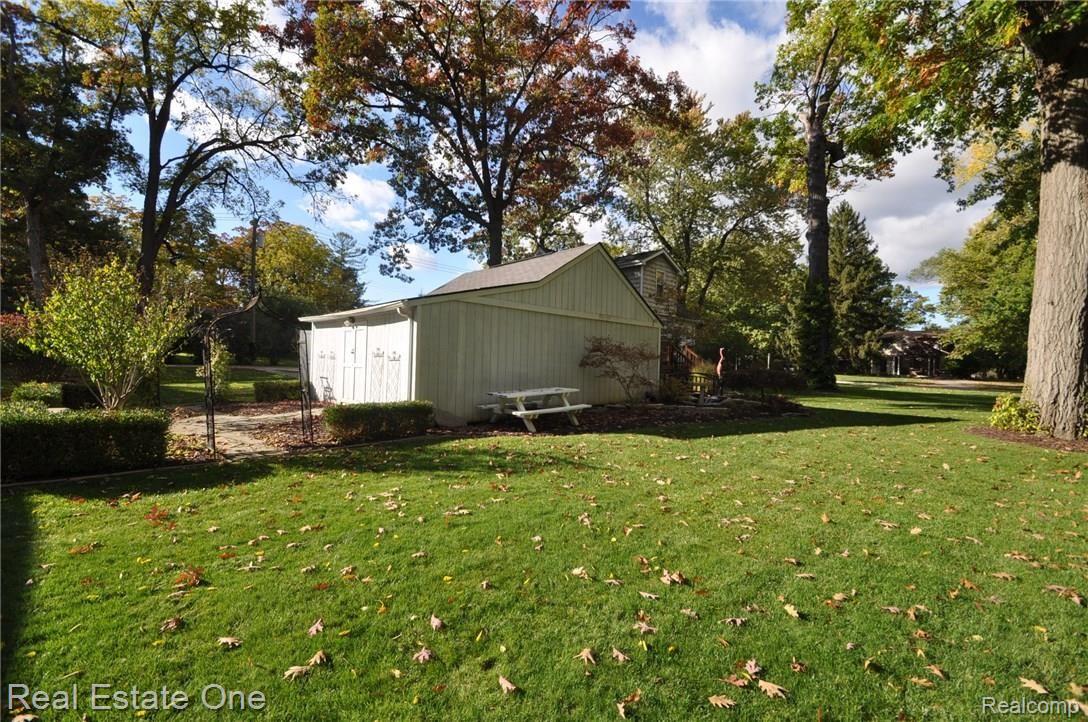 800 Bloomer Road Rochester, MI 48307 - Photo 29 of 30 29.JPG