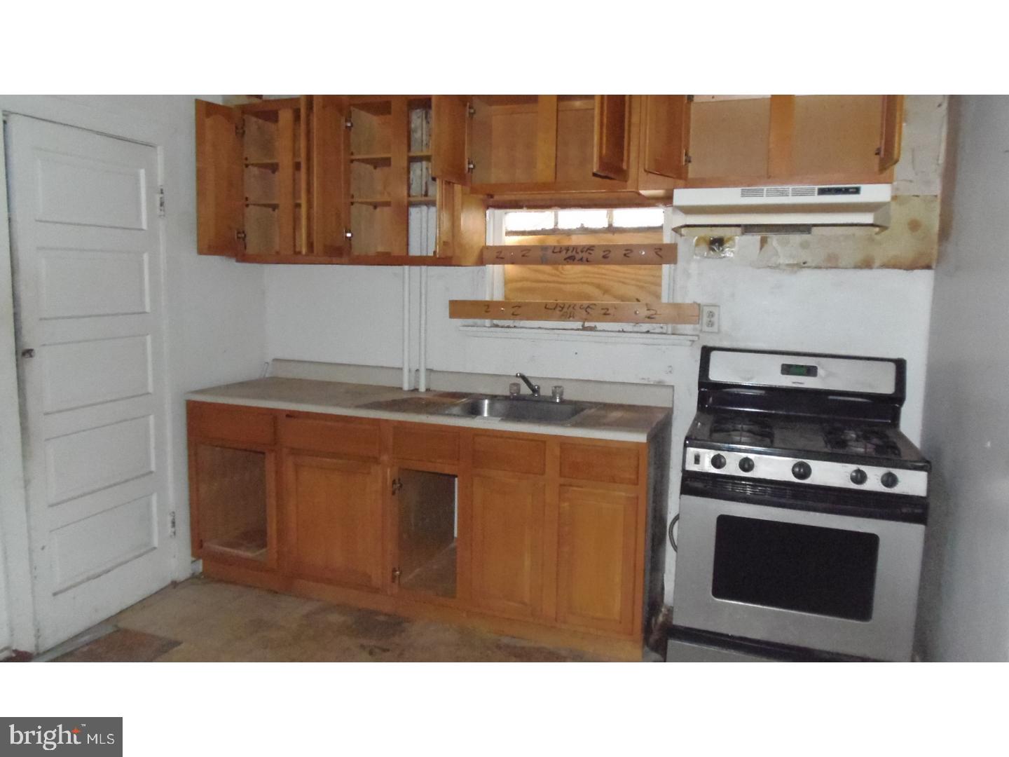 657 Rutherford Avenue Trenton, NJ 08618 - Photo 8 of 17 Kitchen