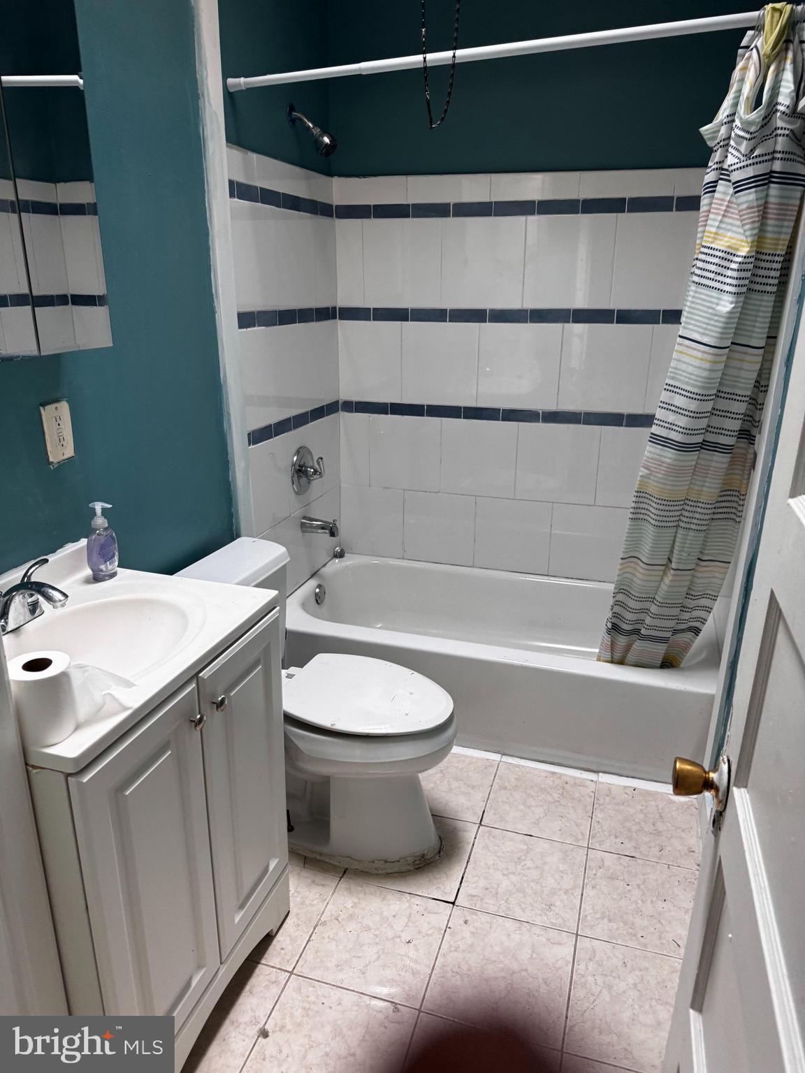 227 Laurel Road Sharon Hill, PA 19079 - Photo 3 of 8 Gallery Image 3