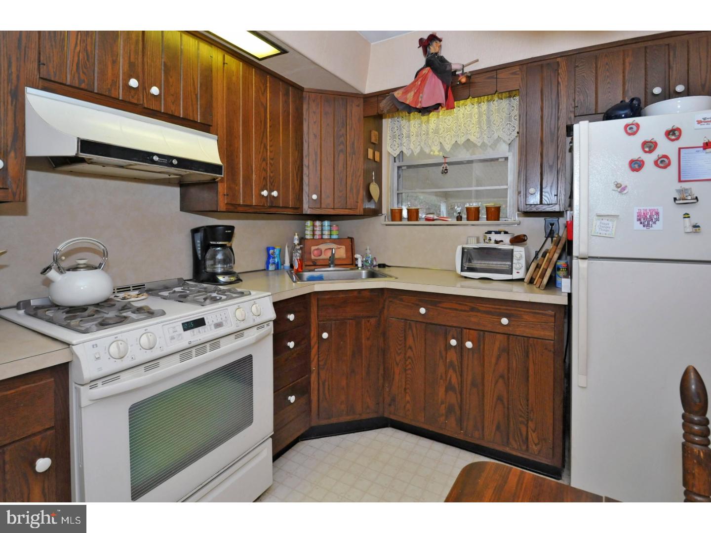 306 Spruce Road Flourtown, PA 19031 - Photo 4 of 13 Kitchen