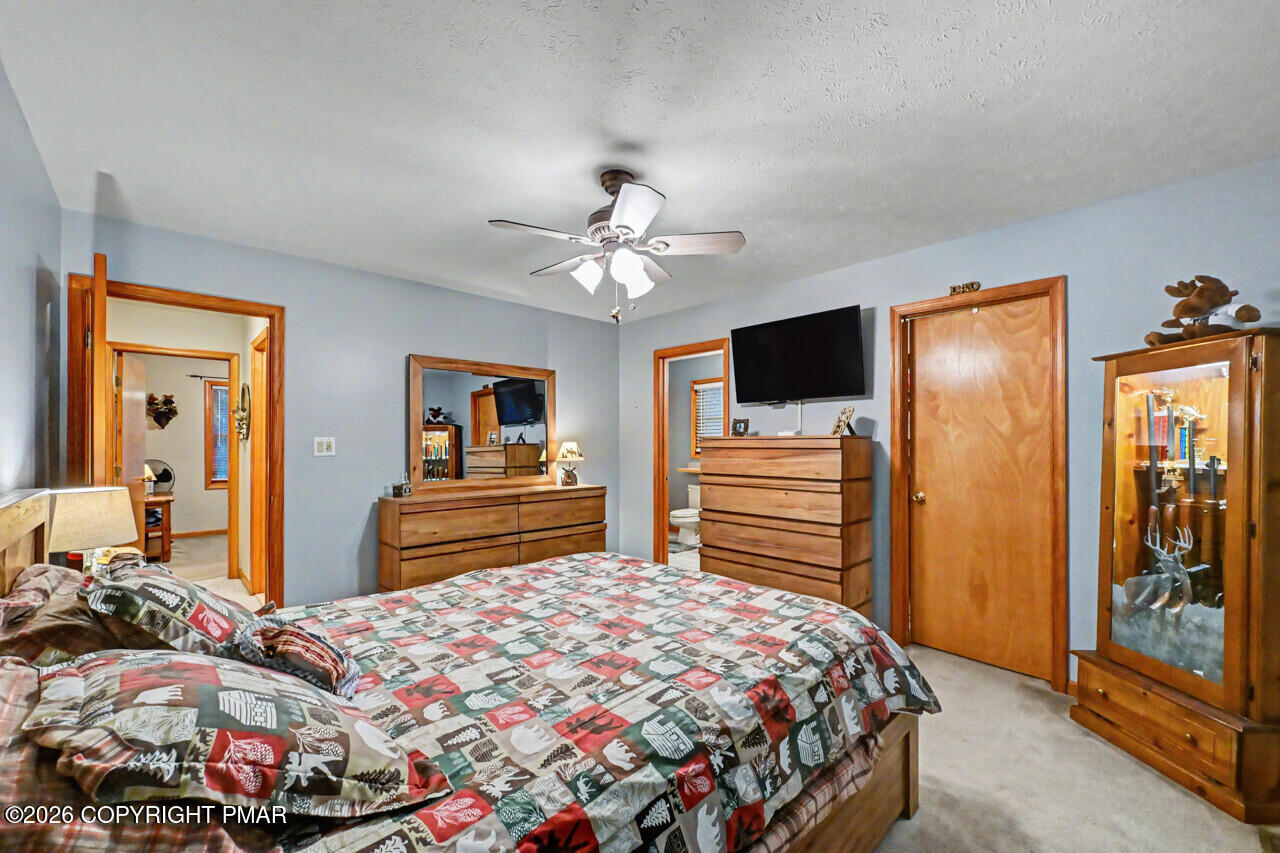 5522 Fox Run Road Pocono Pines, PA 18350 - Photo 16 of 28 Primary Bedroom