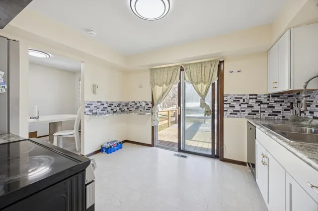 $384,900 | 3256 Hampshire Avenue North, Crystal, MN 55427