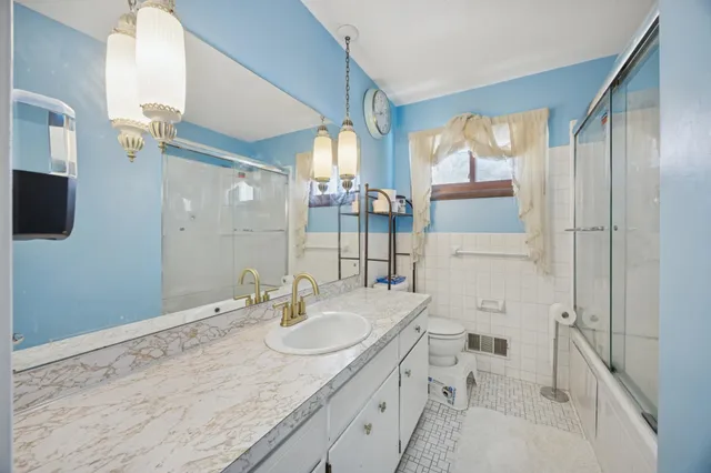 $384,900 | 3256 Hampshire Avenue North, Crystal, MN 55427